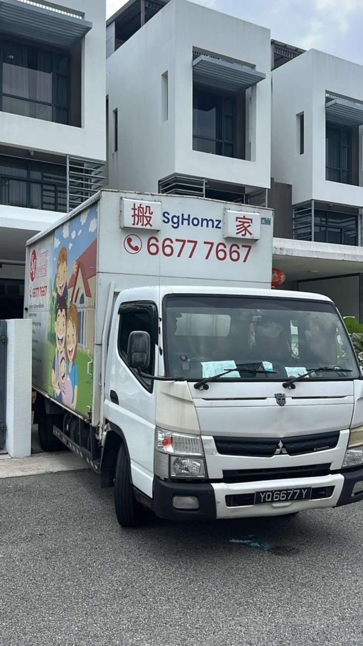 SGHOMZ Movers lorry with vehicle registration number visible